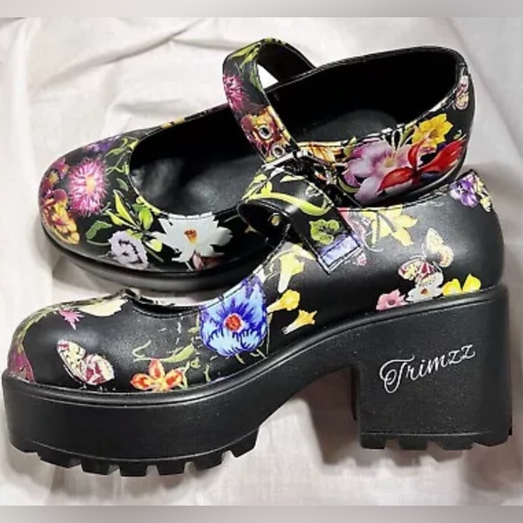 Size 5…….…Sweet Floral Printed Mary Jane Shoes with Buckle Closure.  New…..Koi - Picture 2 of 8